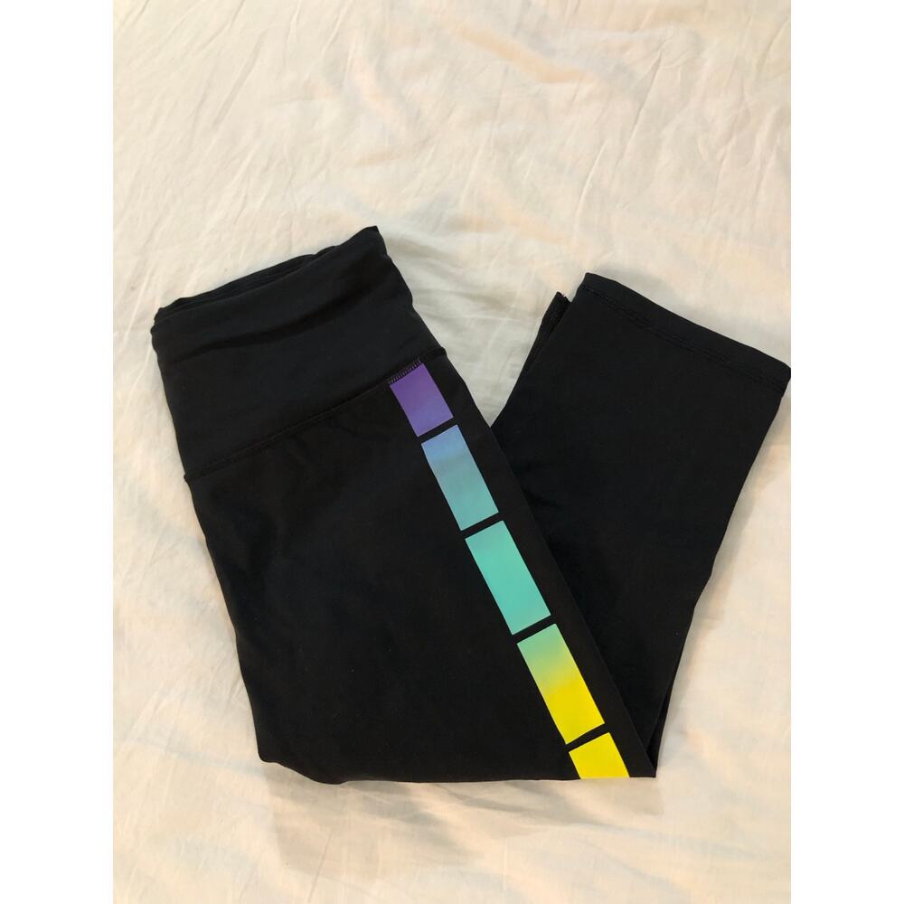 Victoria’s Secret sport rainbow graphic capri activewear leggings Size Small